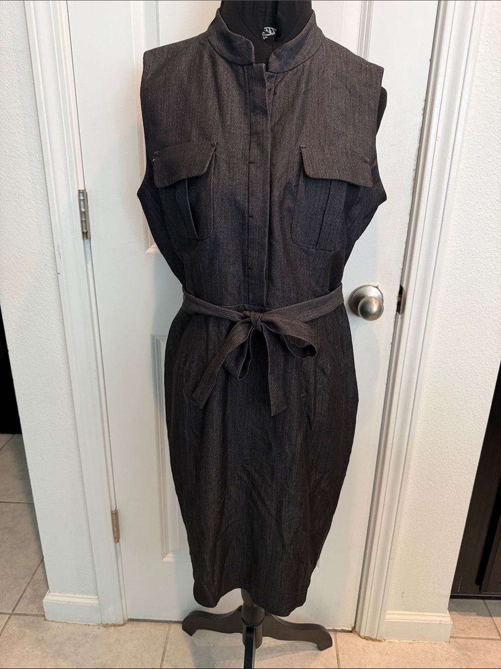 Calvin Klein - Sleeveless Tie-Waist Midi Shirt Dress in Black